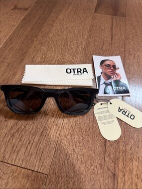 NWT - OTRA Women’s Black Sunglasses – Classic Square Frame